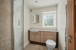 Shower room- click for photo gallery